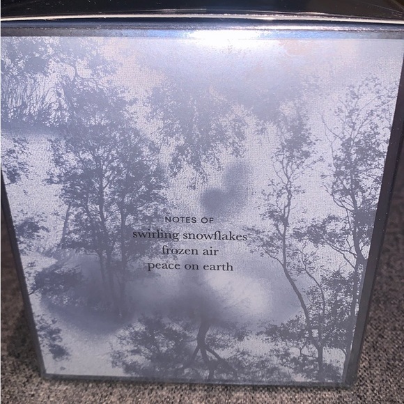 Victoria’s Secret Snowglow Candle - Picture 4 of 4